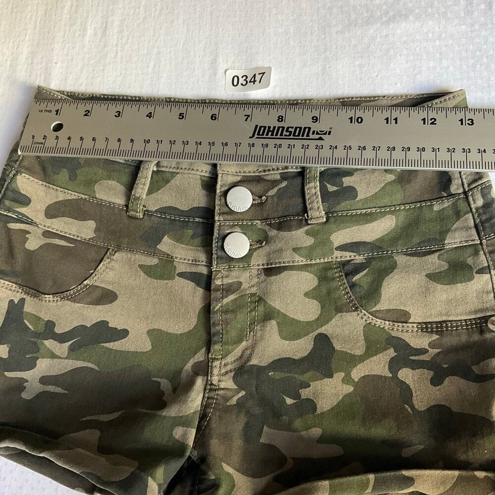 No Boundaries Women Summer Jean Shorts Denim size 26, Green Camo - Picture 2 of 8